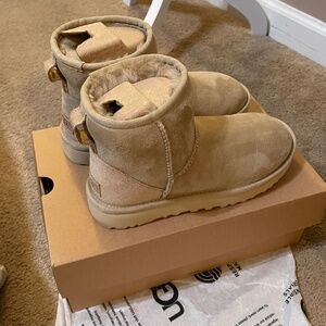 UGG Classic Mini Boot Size 5